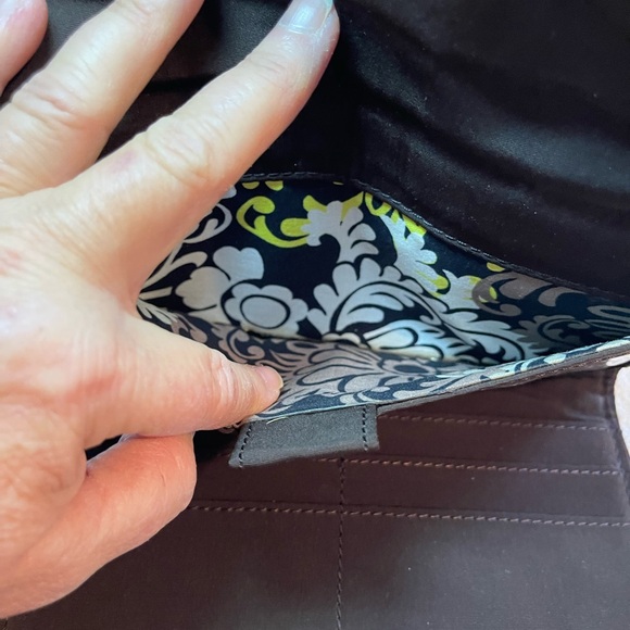 Vera Bradley Tri Fold Brown Solid Quilted Wallet Magnetic - Picture 8 of 10